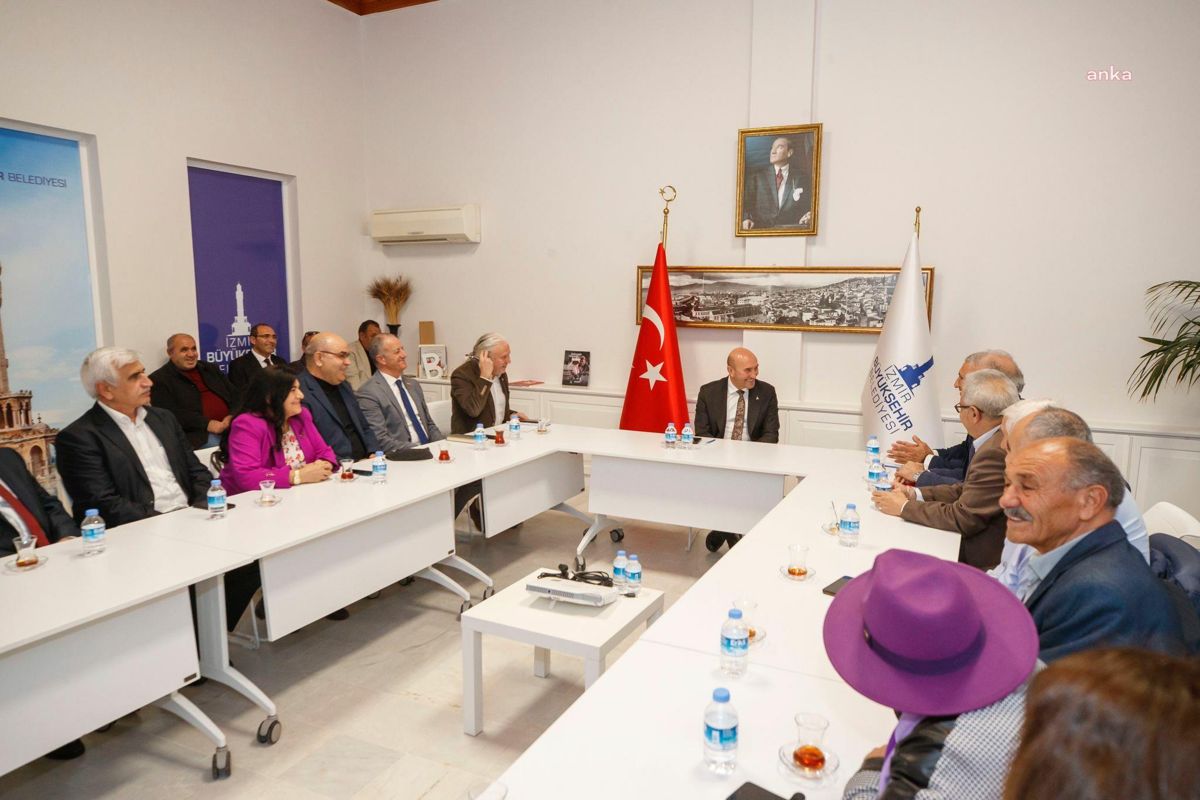 İzmir Büyükşehir Belediye Başkanı Tunç Soyer, Ege Bölgesi Kars Ardahan Iğdır Dernekleri Federasyonu'nu ağırladı
