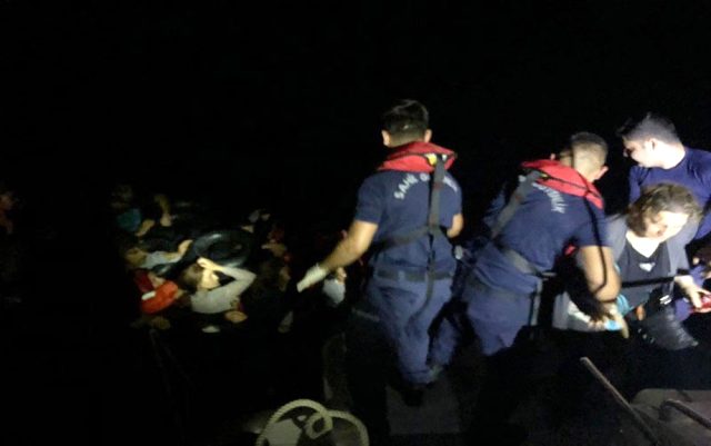 İzmir'de 29 kaçak göçmen yakalandı