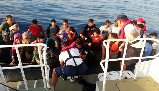 İzmir'de 41 kaçak göçmen yakalandı