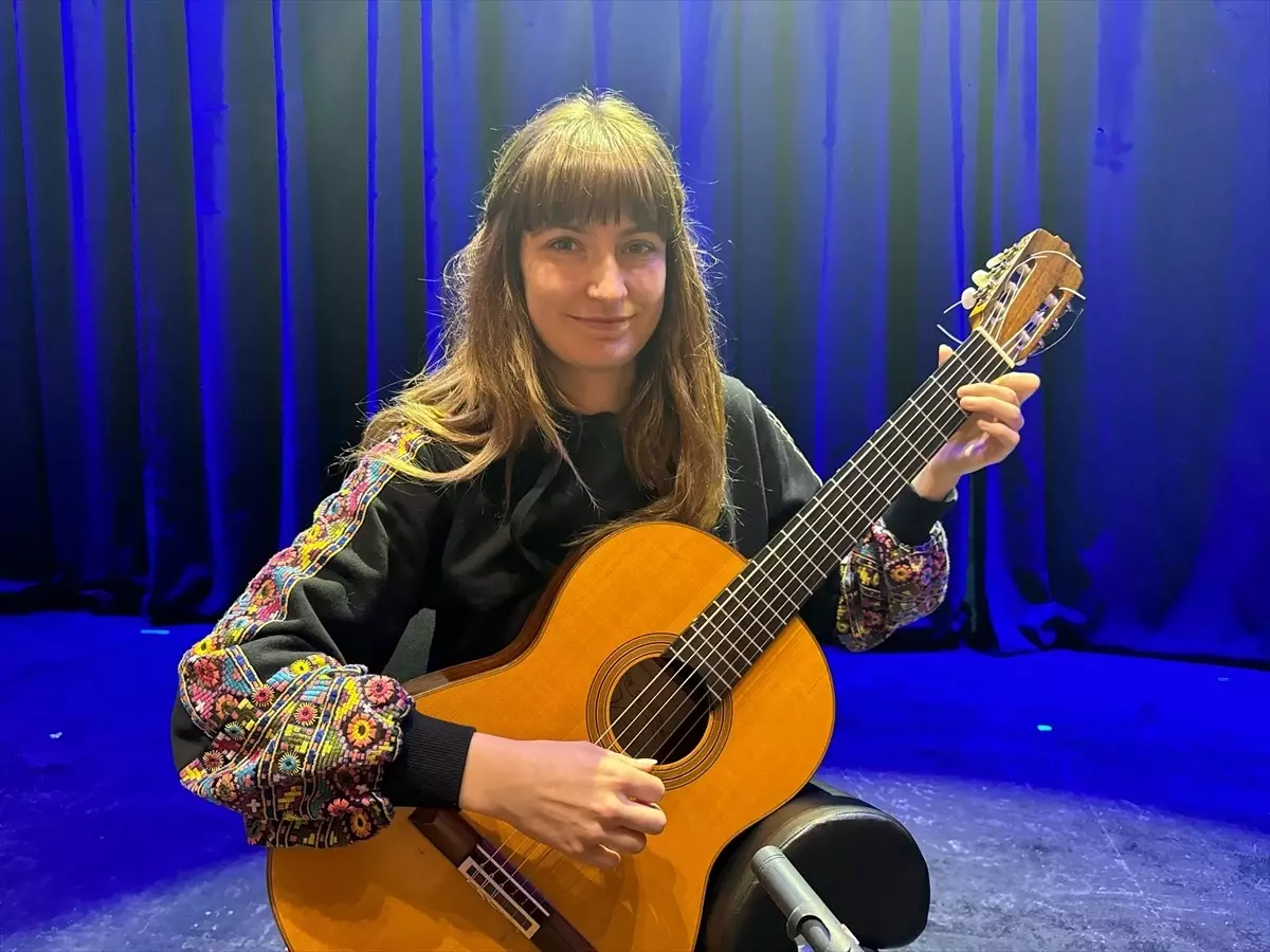 Julia Schuler, İstanbul’da Farklı Kültürlerin Ezgilerini Seslendirdi
