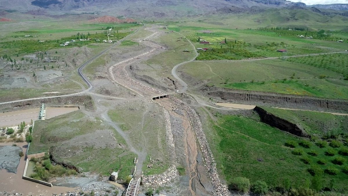 Kağızman'da köyler taşkına karşı korunuyor