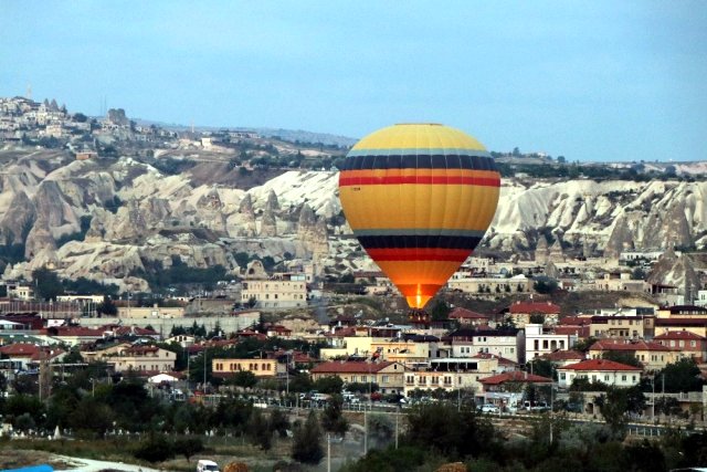 Kapadokya'da balonlar kartpostallık görüntüler oluşturdu