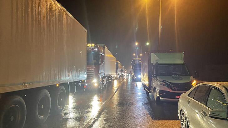 Kapıkule Sınır Kapısı yolunda yangın! Trafik durma noktasına geldi