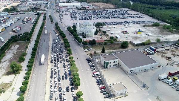 Kapıkule ve ipsala'da gurbetçi yoğunluğu