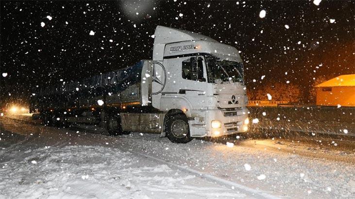 Kar ve tipi ulaşımda aksamalara neden oldu