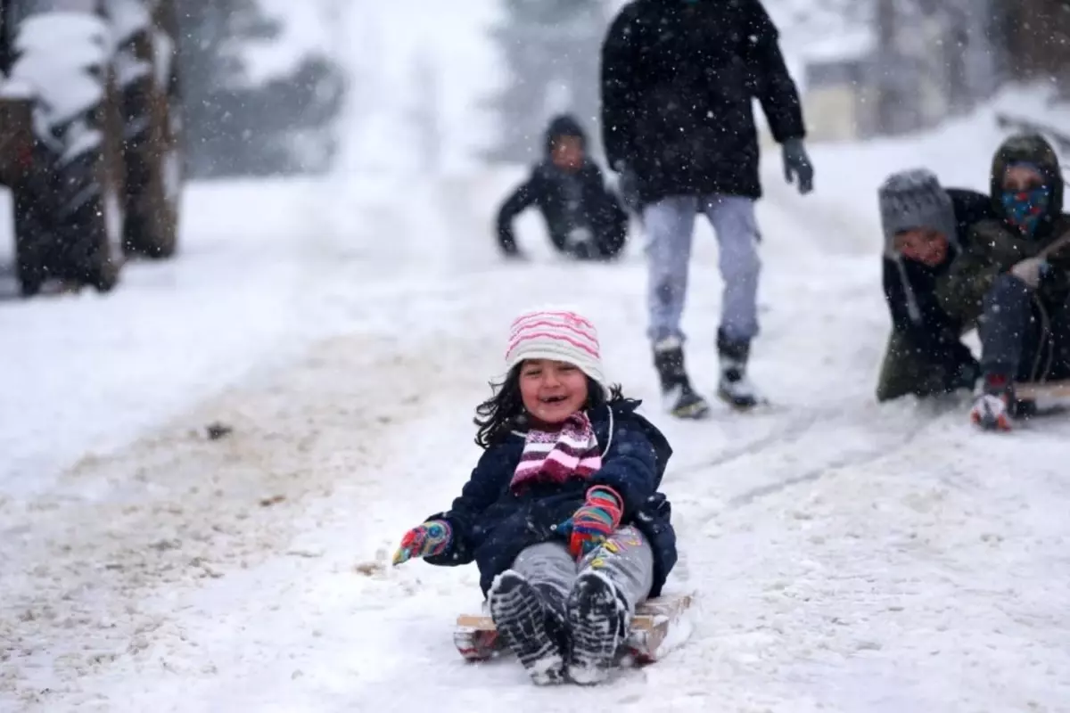 Kar Yağışı Nedeniyle Çok Sayıda İlde Eğitime Ara Verildi