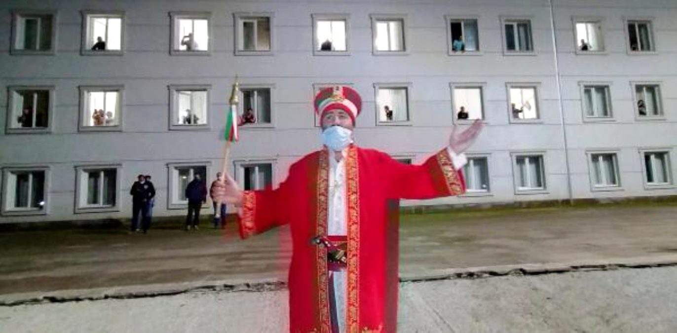 Karantinadaki vatandaşlara Mehter Takımı'ndan maskeli konser