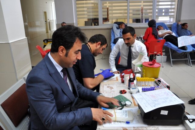 Kars Adliyesi çalışanlarından Kızılay'a kan bağışı