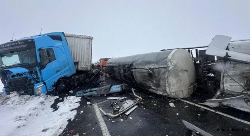Kars-Ardahan Karayolunda Zincirleme Kaza: 2 Yaralı
