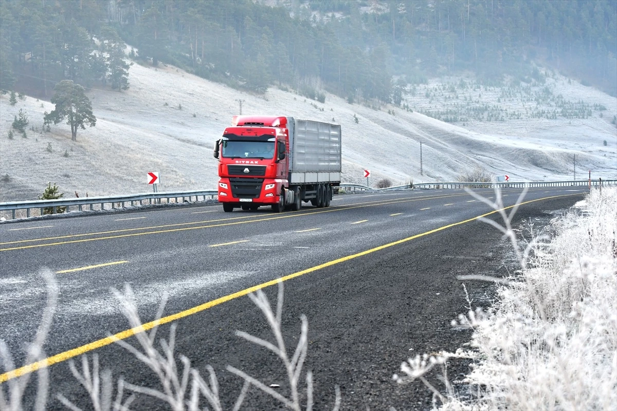 Kars, Ardahan ve Erzurum'da Soğuk Hava Nedeniyle Kırağı ve Buzlanma Oluştu