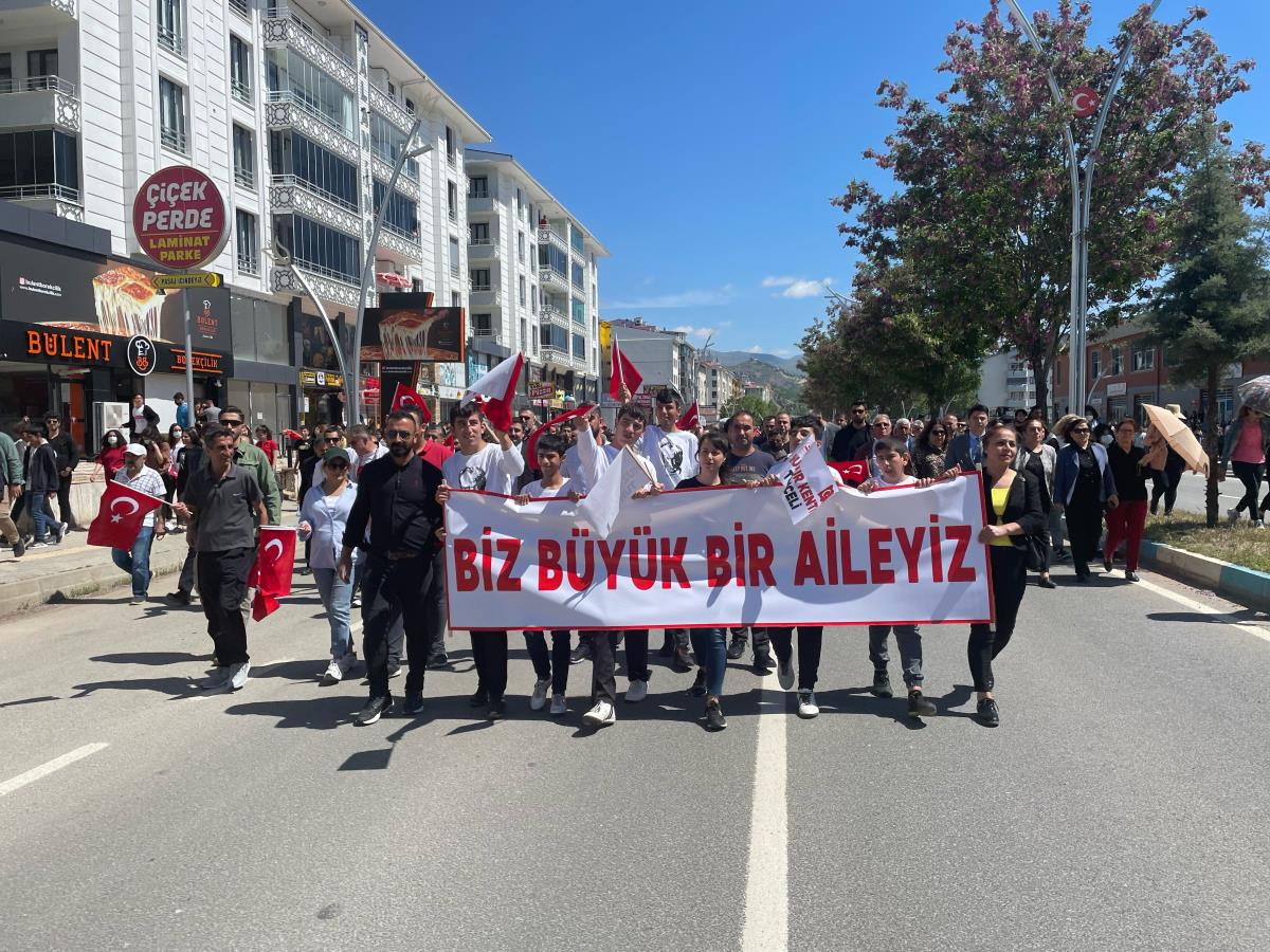 Kars, Ardahan ve Tunceli de Biz  Bir Aileyiz yürüyüşü yapıldı 