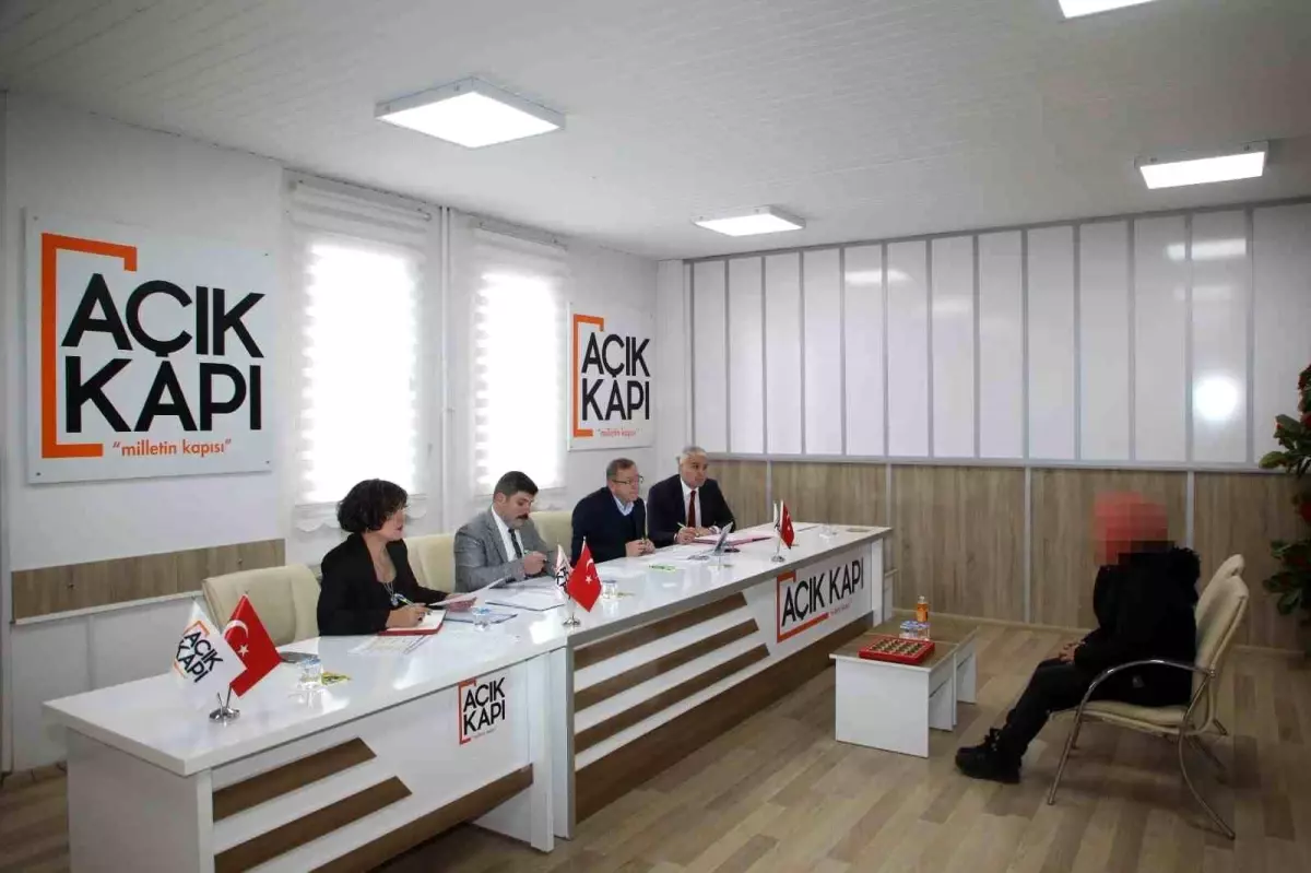 Kars Valisi Ziya Polat, Vatandaşlarla 'Halk Günü' Toplantısında Bir Araya Geldi