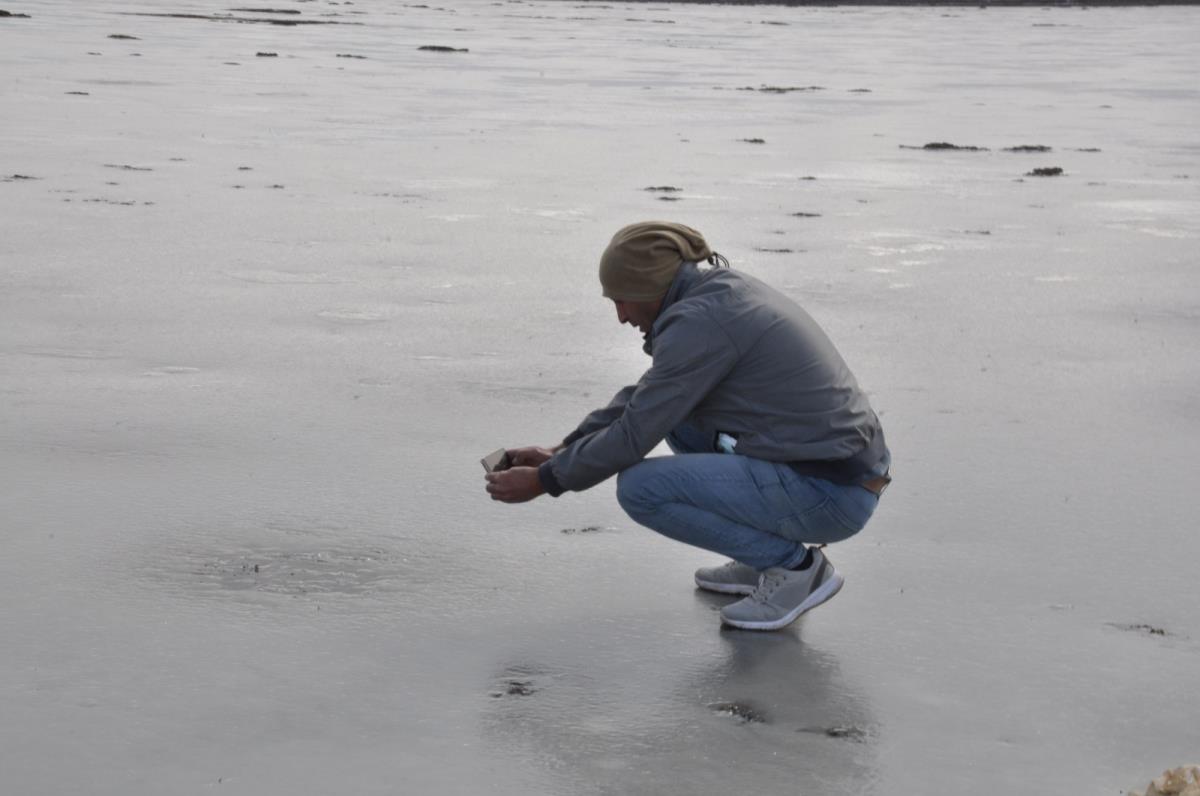 Kars'ın soğuğu gölü dondurdu