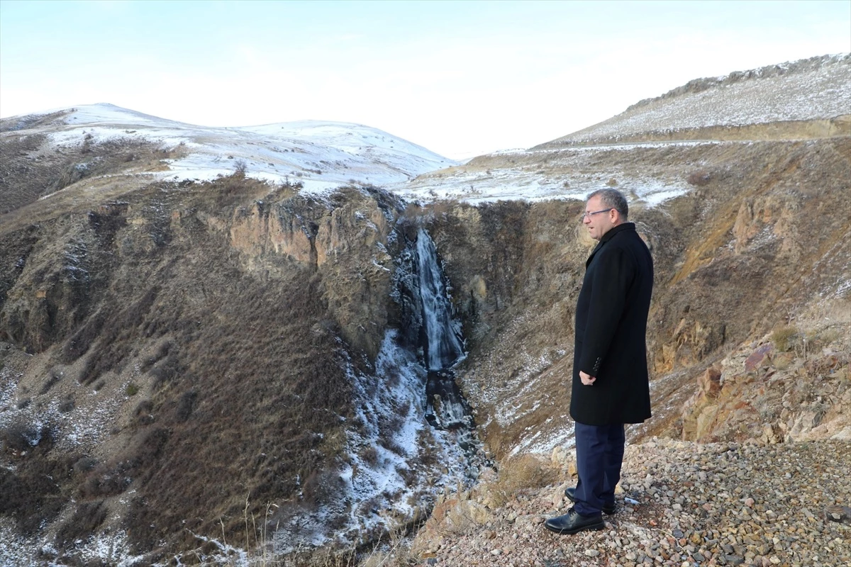 Kars'ın Susuz ilçesindeki Susuz Şelalesi çevre düzenlemesiyle turistleri ağırlıyor
