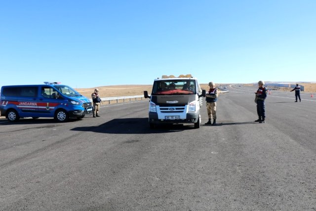 Kars'ta 354 jandarmanın katılımıyla uygulama yapıldı