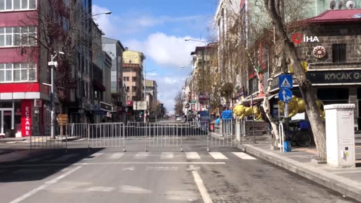 Kars'ta cadde ve sokaklarda korona sessizliği