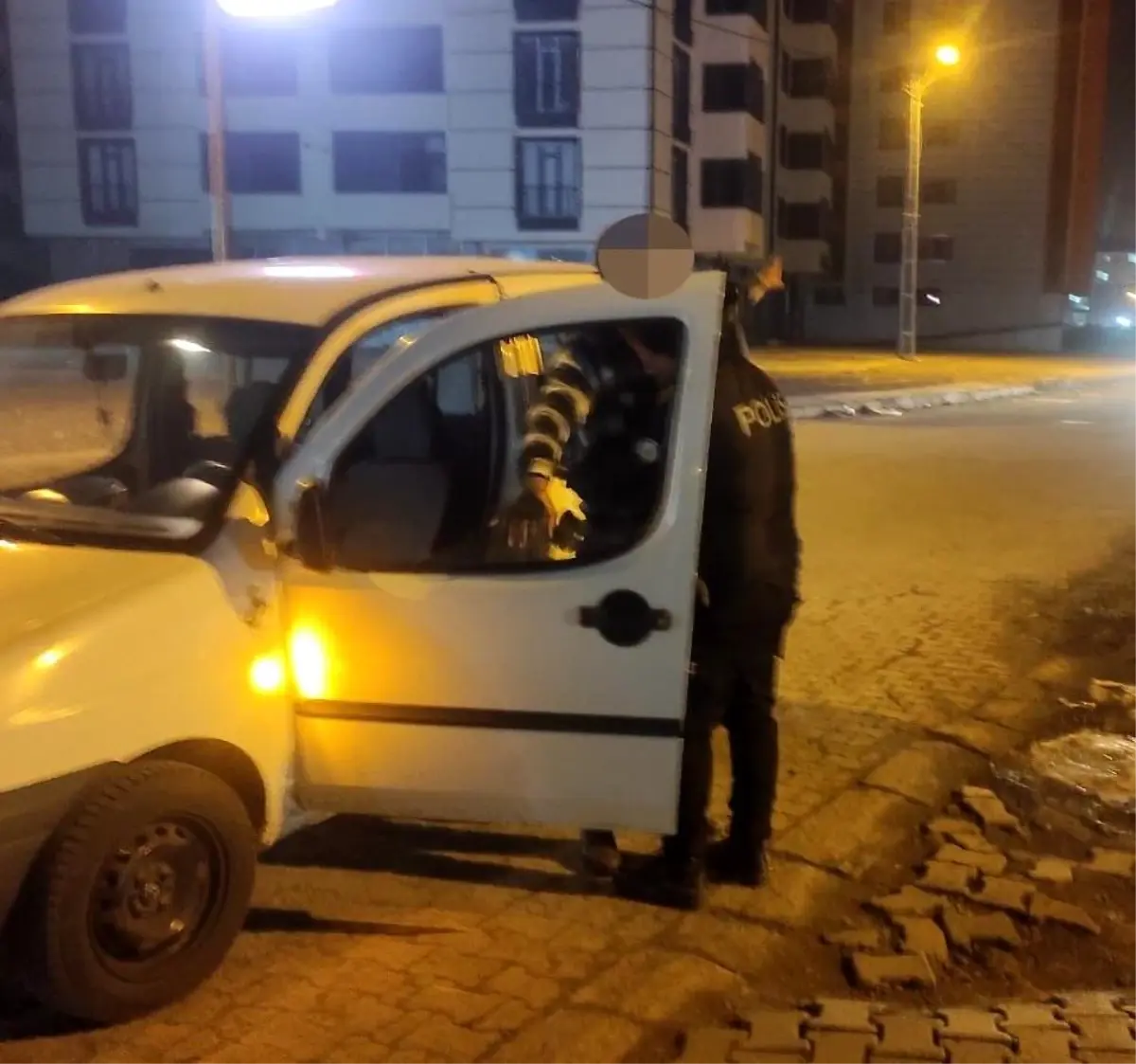 Kars'ta Güvenlik Uygulaması: Araçlar ve Şahıslar Detaylı Kontrolden Geçti