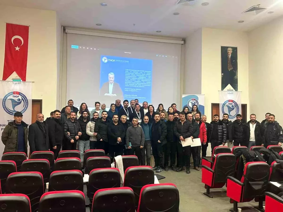 Kars'ta Halk Oyunları Antrenör Vize ve Gelişim Semineri Düzenlendi