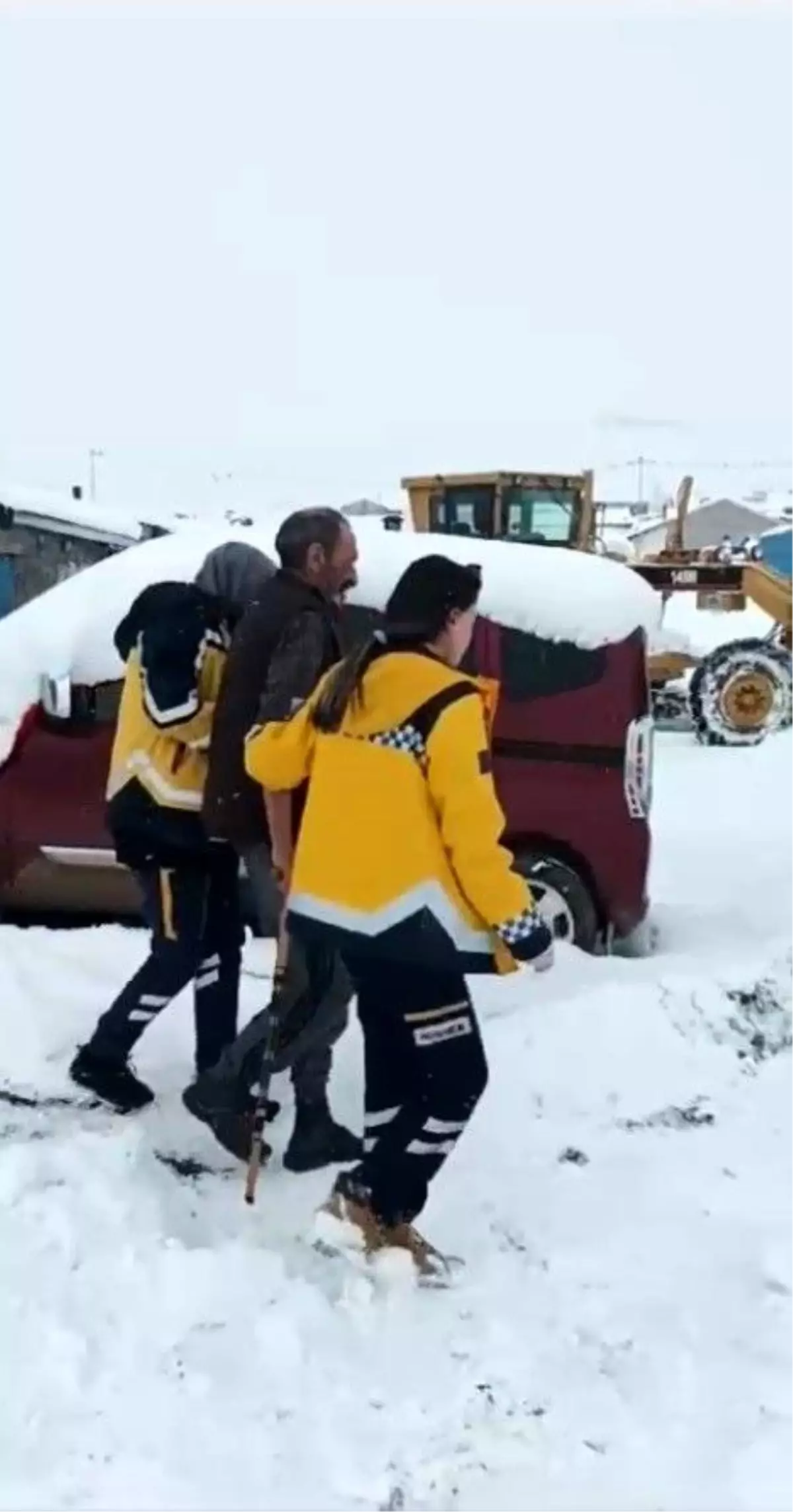 Kars'ta Kar ve Tipi Nedeniyle Mahsur Kalan Hastaya Ulaşım Sağlandı