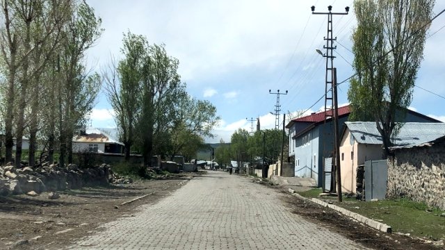 Kars'ta köy halkından 'evde kal' çağrısına tam destek