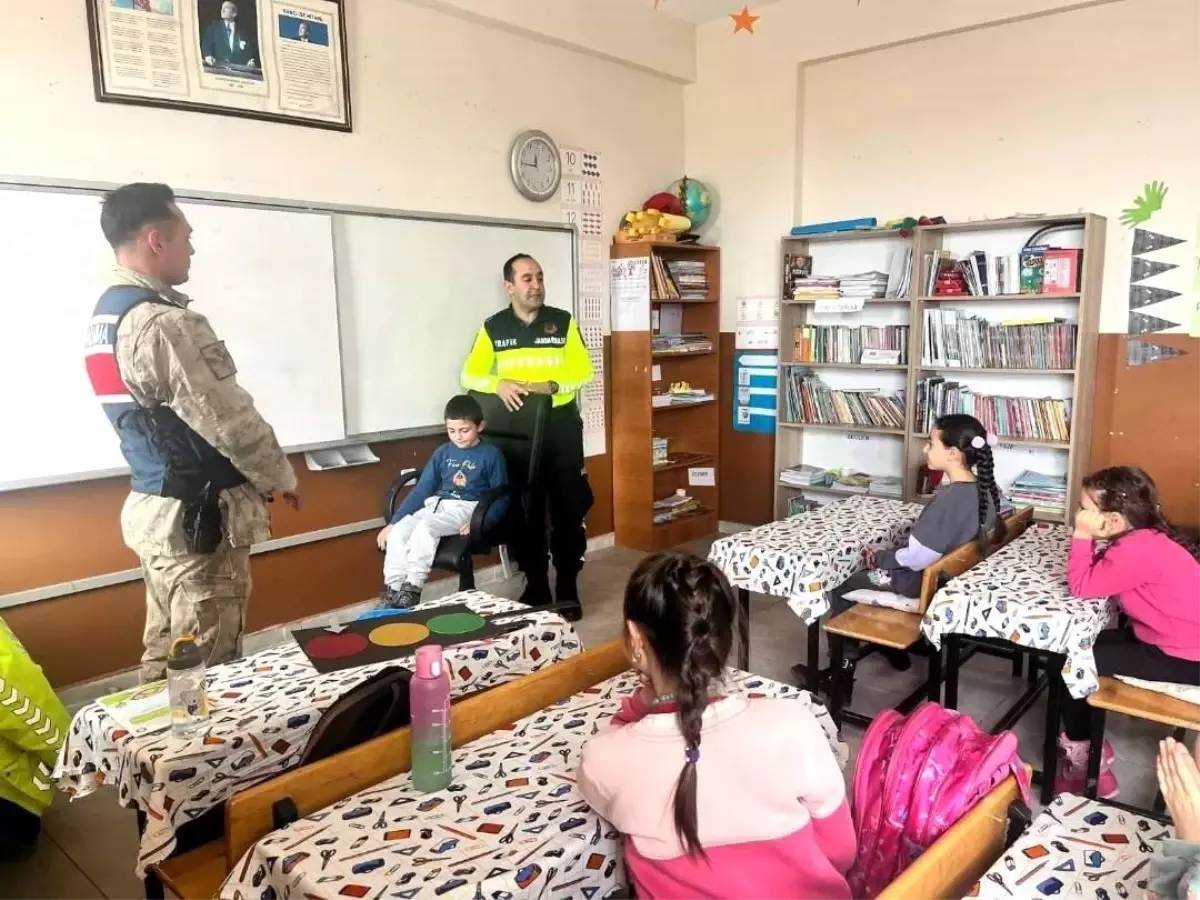 Kars'ta Öğrencilere Trafik Bilinci Eğitimi