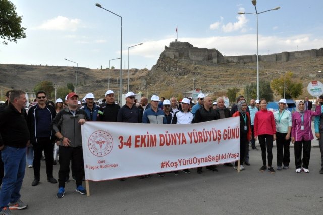 Kars'ta sağlıklı yaşam yürüyüşü yapıldı