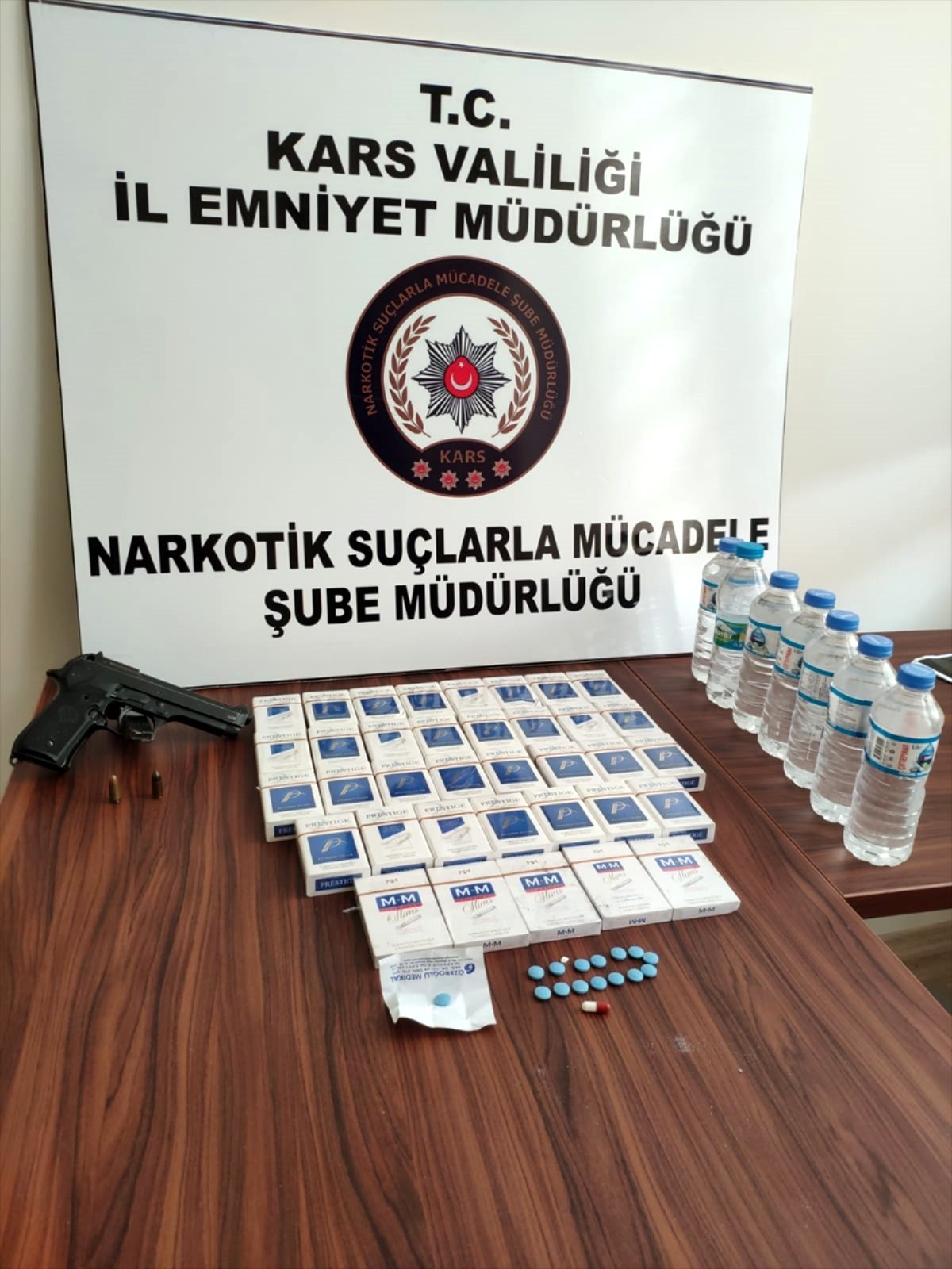 Kars'ta su şişesinde kaçak alkol satan kişi tutuklandı