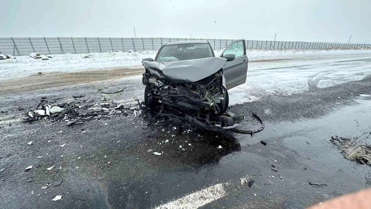 Kars'ta trafik kazası; 1'i ağır 9 yaralı