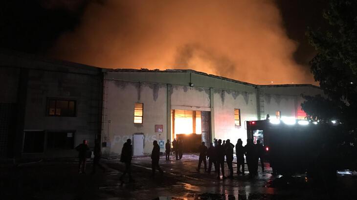 Kayseri'de kağıt fabrikasında çıkan yangın söndürüldü