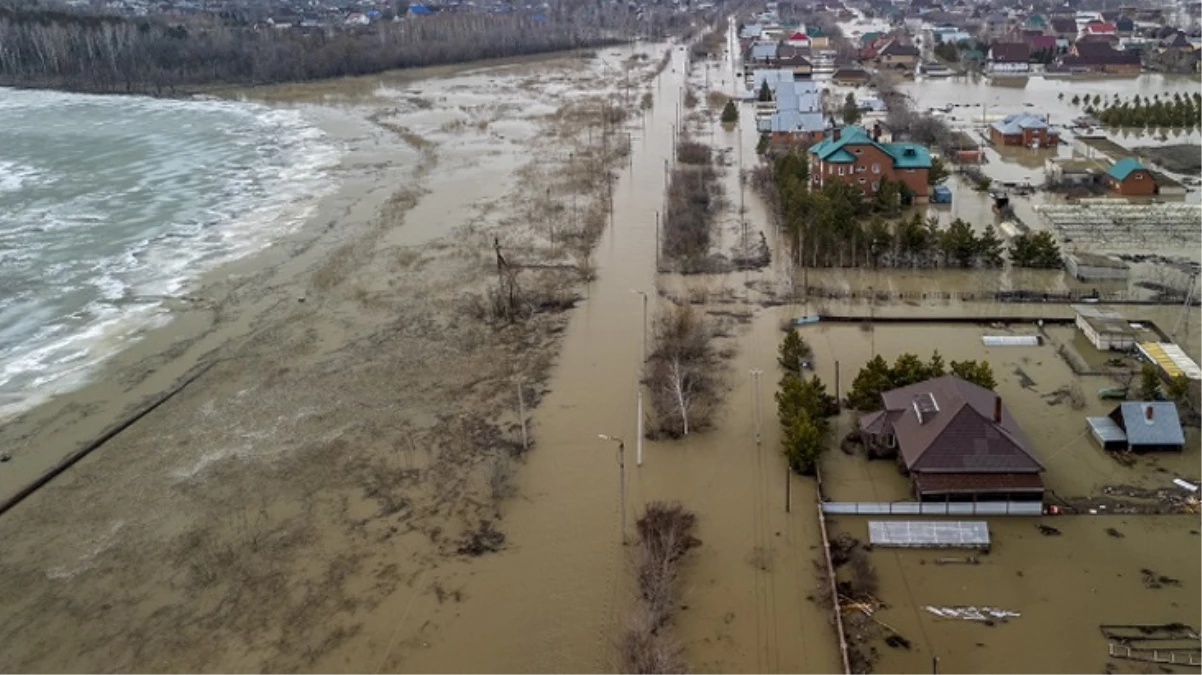 Kazakistan'da felaket sürüyor! Karların erimesiyle 3 binden fazla ev sular altında kaldı