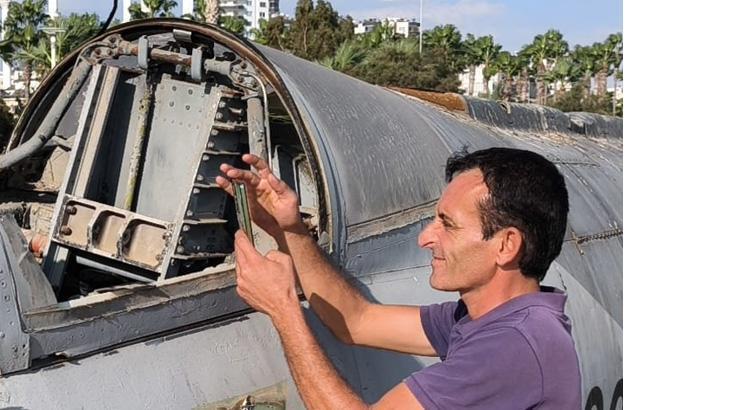 Kentin simgesi haline gelen 'uçan tabut' kaldırıldı