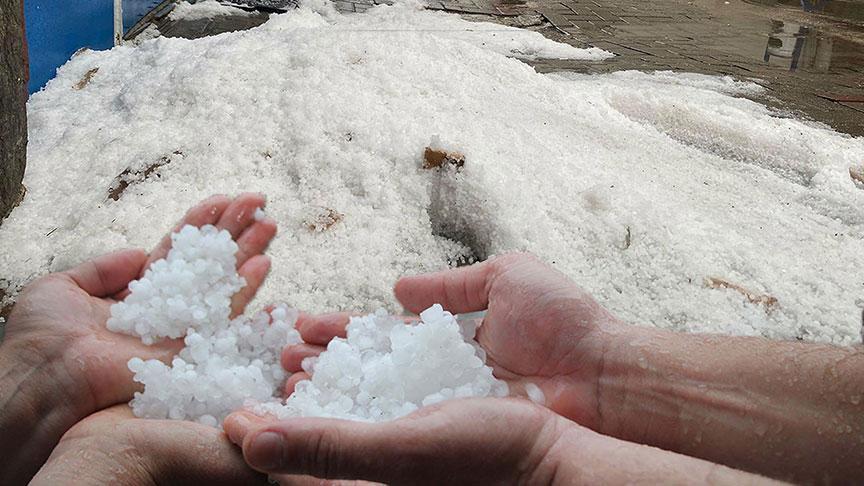 Kentte hayat durdu! Aniden bastırdı, her yer beyaza büründü