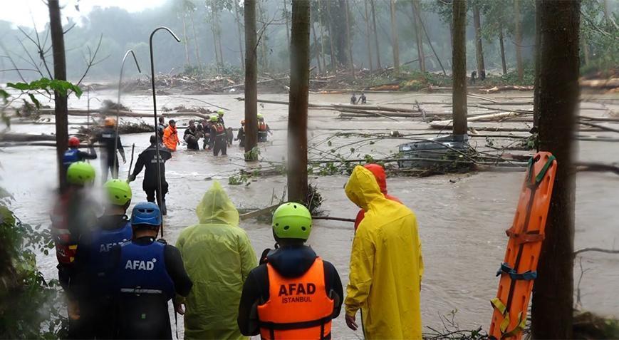 Kırklareli'de 2 kişi hayatını kaybetti. 4 kişi ise aranıyor.