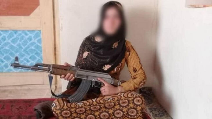 Kız çocuğu, anne-babasını vuran militanları öldürdü