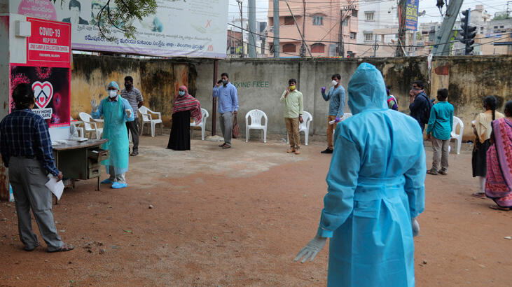 Koronavirüs vakaları 1 milyona yaklaştı, sokağa çıkma yasakları geri geldi
