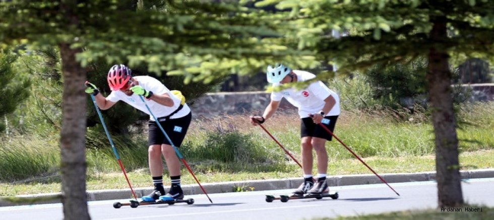2026 Kış Olimpiyat Oyunları'na hazırlanan Kayaklı Koşu Milli Takımı, Ardahan'da güç depoluyor.