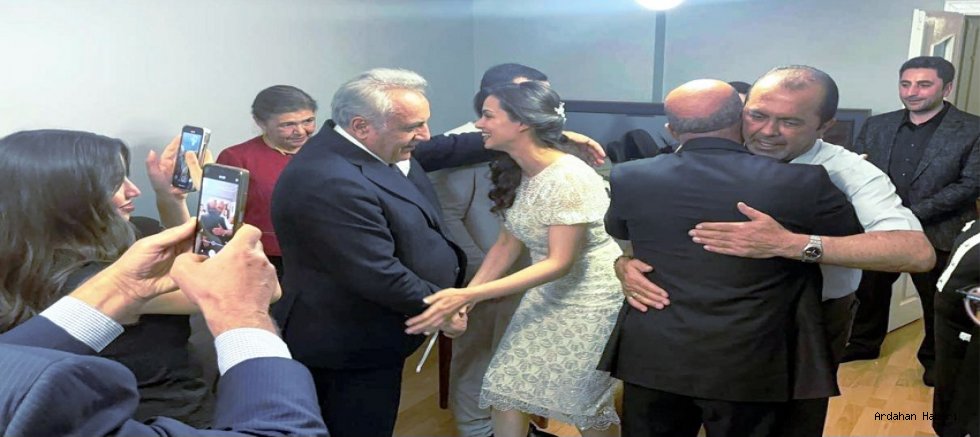 AK Parti 23.Dönem Ardahan Milletvekili Saffet Kaya, Aydın ve Demirer ailelerinin söz törenine katıldı