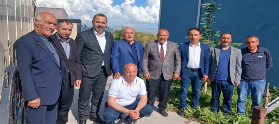 AK Parti Ardahan İl Başkanı Hakan Aydın ve beraberindeki heyet, eski Aşıkşenlik Belediye Başkanı Fezair Koca’yı ziyaret etti