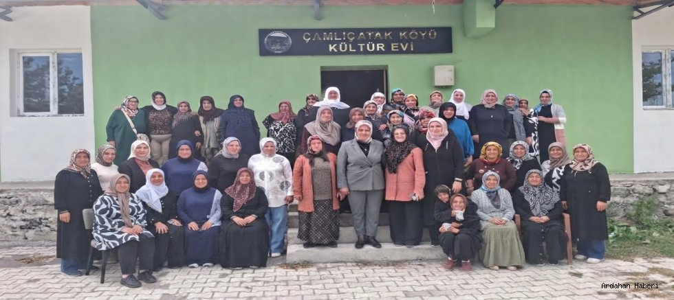 AK Parti Ardahan Kadın Kolları Çamlıçatak Köyü’nde Kadınlarla Buluştu