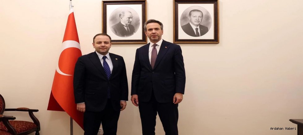 AK Parti Ardahan Milletvekili Kaan Koç, Enerji ve Tabii Kaynaklar Bakanı Alparslan Bayraktar’ı ziyaret etti