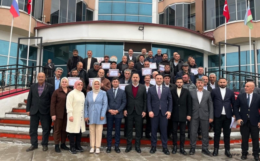 AK Parti Göle’de Mahalle ve Köy Başkanlarıyla İstişare Toplantısı Düzenledi