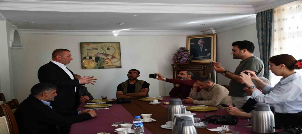 Ankara Serhat Ardahan Federasyonu Başkanı Berkant Ezer Ardahan derneklerinin tek bir çatı altında birleşmesi gerek