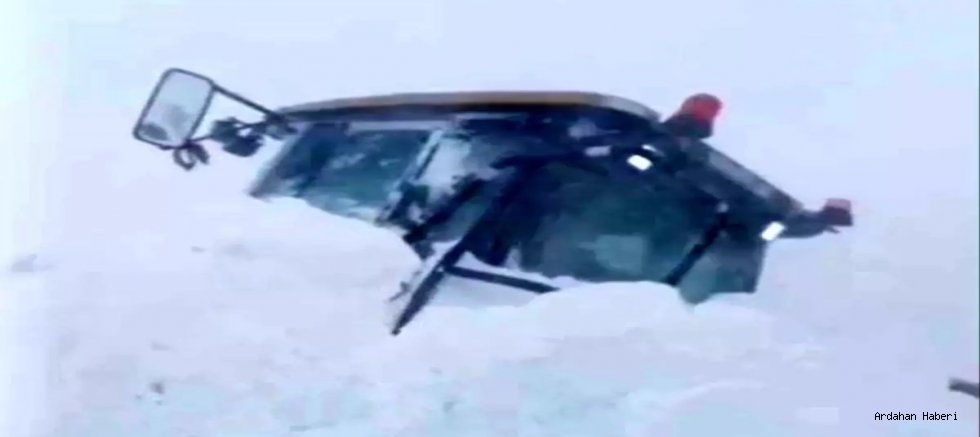 Ardahan-Artvin Kara Yolunda Çığ: İş Makineleri Mahsur Kaldı