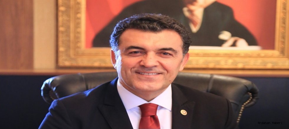 Ardahan Belediye Başkanı Faruk Demir, 15 Temmuz Demokrasi ve Milli Birlik Günü dolayısıyla bir mesaj yayınladı