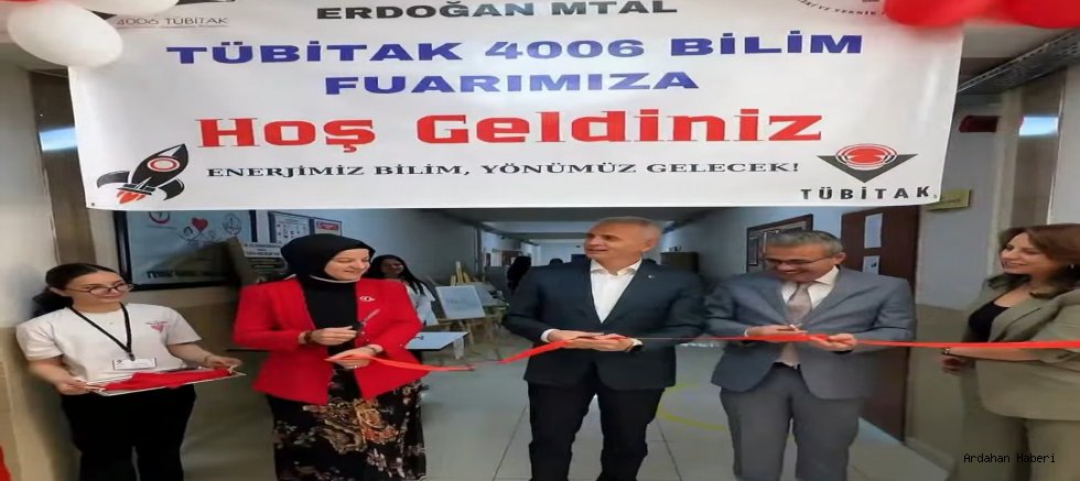 Ardahan’da Bilim Şenliği: Vali Çiçekli Gençlerin Projelerini İnceledi