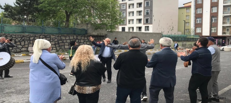 Ardahan'da, bu yıl 20'incisi düzenlenen Dursun Akçam Kültür ve Sanat Günleri  başladı.