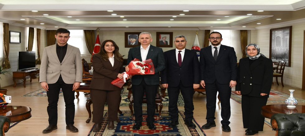 Ardahan’da Dünya Veteriner Hekimler Günü Kutlaması: Vali Çiçekli’den Anlamlı Kabul