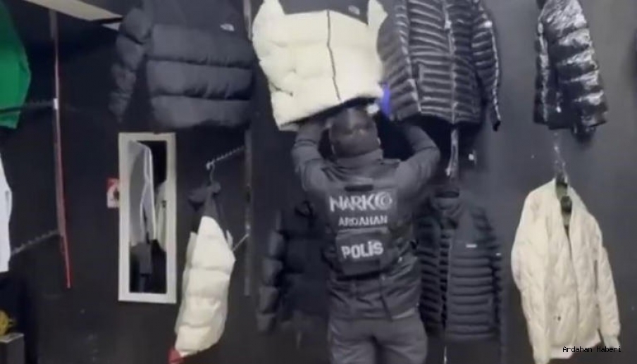 Ardahan'da Eş Zamanlı Uyuşturucu Operasyonu: 2 Zanlı Gözaltında