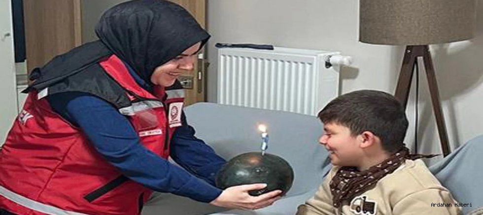 Ardahan’da Ezber Bozan Kutlama: Otizmli Egecan’a Karpuzlu Doğum Günü