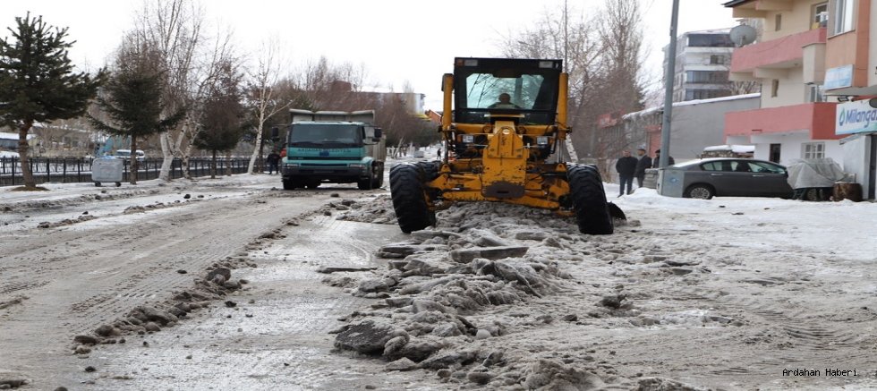 Ardahan’da Kar Mesaisi Aralıksız Sürüyor